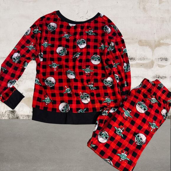 Star Wars The Mandalorian Womens Pajama Set Size Small - Picture 1 of 4